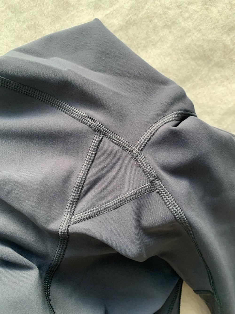 Lululemon Women’s Revitalize Tight Gray Legging back knee mesh size 8 - Picture 10 of 13